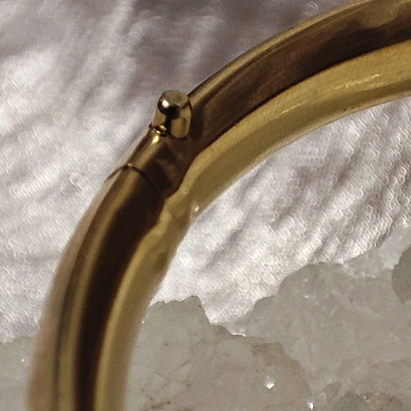 Vintage Smooth Gold Tone Plated Impressed Wreath Festoon Pattern Bangle Bracelet - Picture 10 of 14